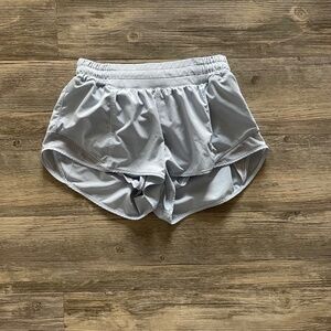 Lululemon Hotty Hot 2.5 shorts